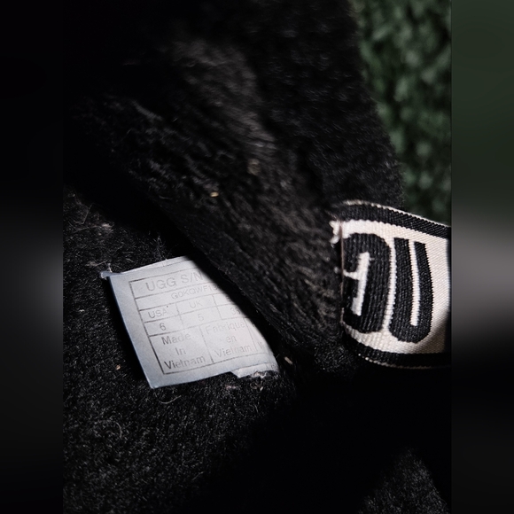 UGG Black Fluffy Slippers - Picture 8 of 8